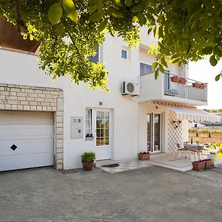 Apartments Marija Vrbnik Exterior photo